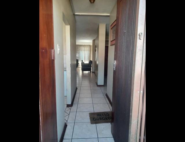 2 BEDROOM APARTMENT FOR SALE IN ARCADIA